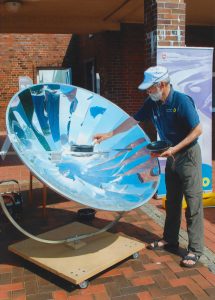 Solar Cooker benutzt bei der 1. Meereswelten Wissenschaftstag in Wilhelmshaven am 24.07.2016